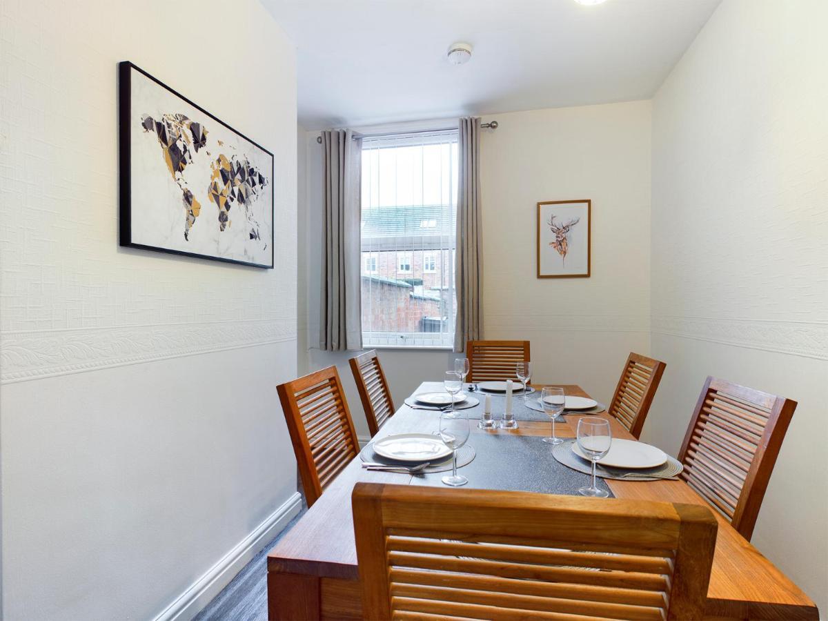 צ'סטר Cheerful 3 Bedroom Home With Free Parking And Wifi מראה חיצוני תמונה